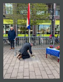 15a StruikelsteenPlaatsen20210501e-Coll0040