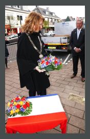 24 StruikelsteenPlaatsen20210501-NR4887-Coll0136