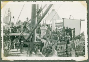 HKV13495IndieJanVanKampenAanBoord-Zj-Album1p07-Coll0592