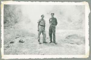 HKV13505IndieJanVanKampenTangkoeranprahoeKrater-Zj-Album1p09-Coll0592