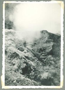 HKV13510IndieJanVanKampenTangkoeranprahoeKrater-Zj-Album1p10-Coll0592