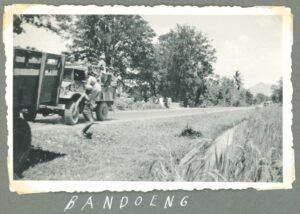 HKV13511IndieJanVanKampenBandoeng-Zj-Album1p11-Coll0592